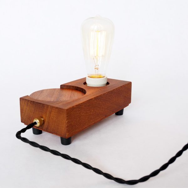 Lamp 'Schijf diep’ | Iroko hout | Edison gloeilamp | messing | stoffen snoer
