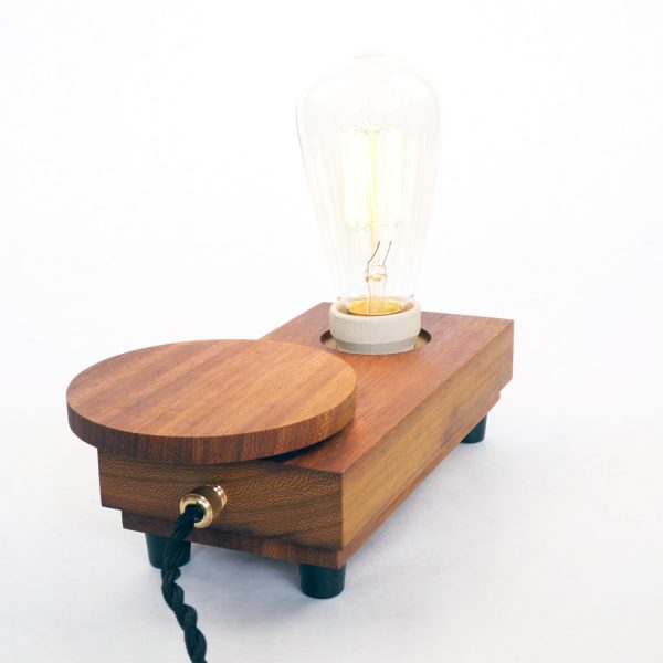 Lamp ‘Schijf’ | Iroko hout | ST64 Edison gloeilamp