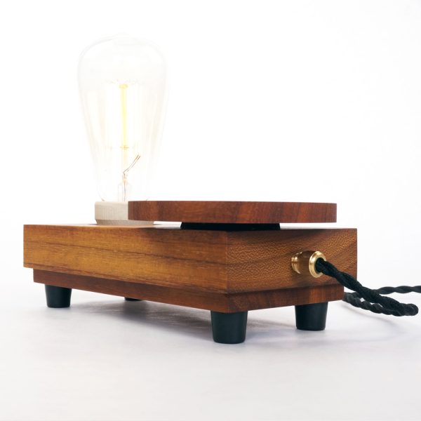 Lamp ‘Schijf’ | Iroko hout | ST64 Edison gloeilamp