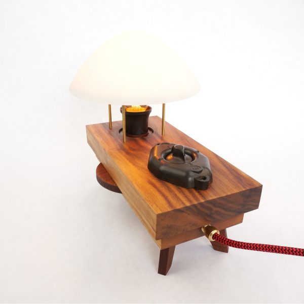 Lamp `Schemer’ | Notenhout | Edison | Bakeliet | Messing | Vintage