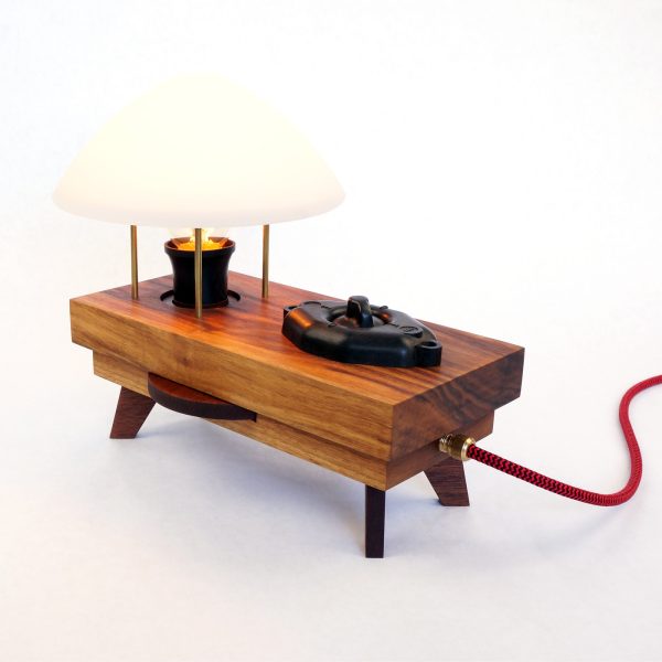 Lamp `Schemer’ | Notenhout | Edison | Bakeliet | Messing | Vintage